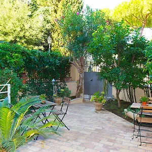 https://bb-domus-aurea.it-romehotels.com